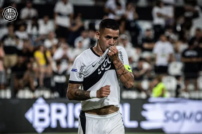 Martín Palermo Defiende a Derlis González: "Es Indispensable para Olimpia y Recuperará su Nivel"