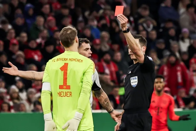 Manuel Neuer Vive un Momento Inédito: Primera Expulsión en Más de 850 Partidos