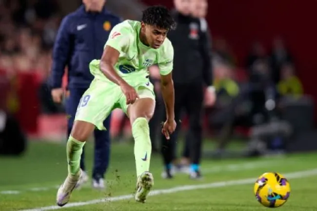 Lamine Yamal: El Joven Líder que Revive al Barcelona Bajo la Dirección de Flick