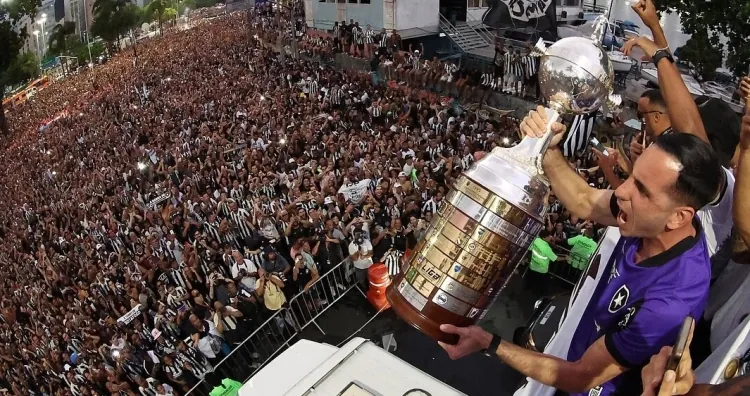 Roberto “Gatito” Fernández: El Capitán de Resiliencia que Conquistó la Gloria con Botafogo