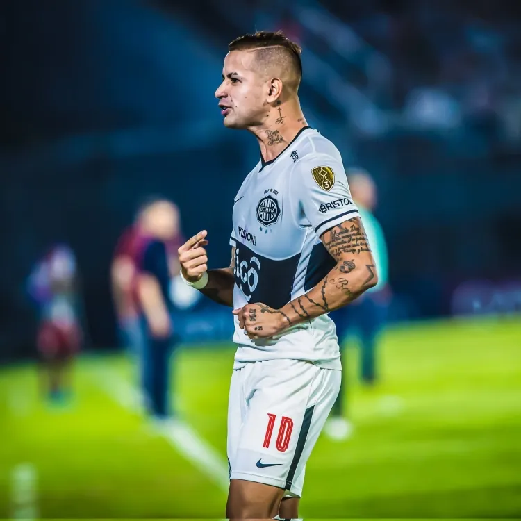 Derlis González reaparece con recaída en rodilla: queda descartado para el Clausura y su vínculo con Olimpia se tambalea